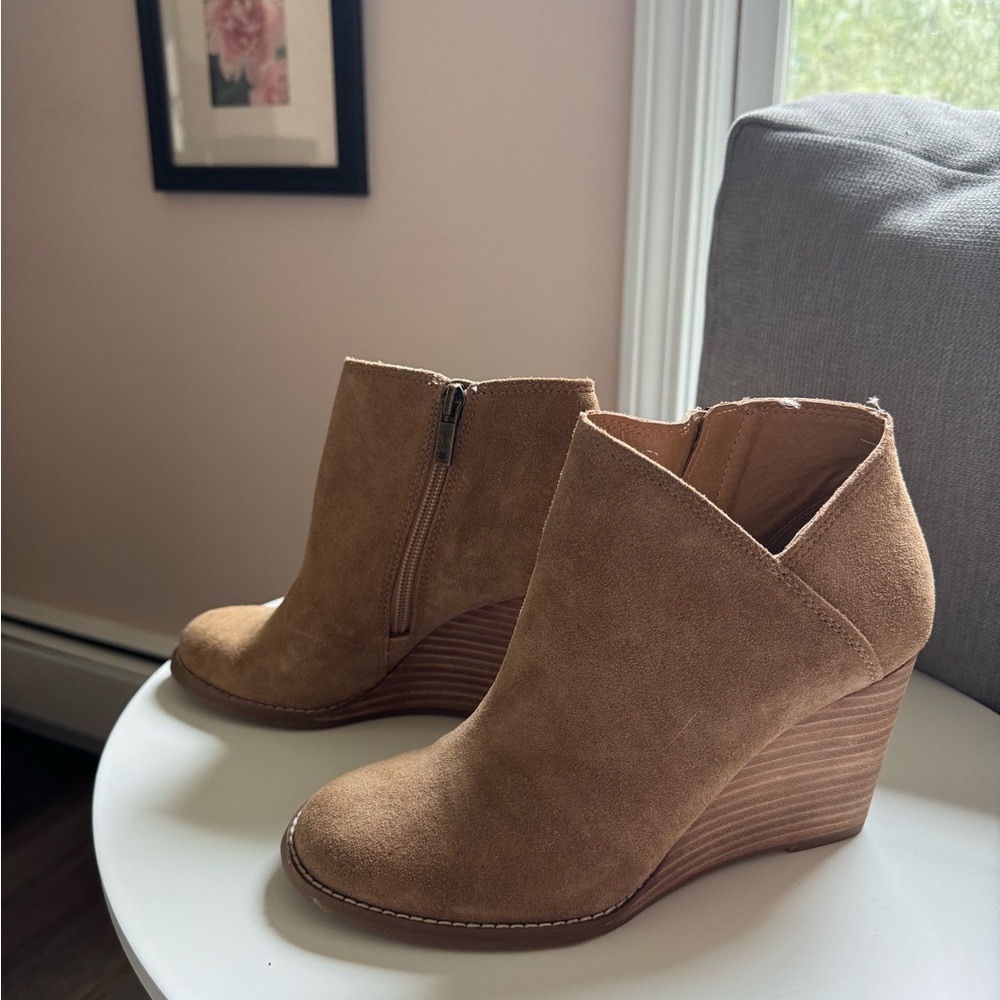Lucky Brand WITH BOX Gorgeous Brown Suede Ankle Booties